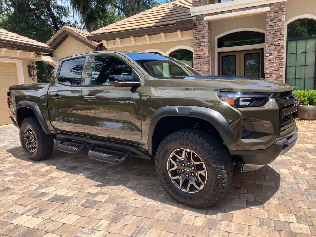 Reflective Chevrolet Colorado finish